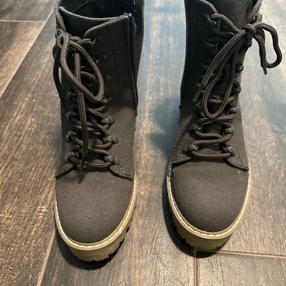 Universal Thread Gray combat boots - Picture 2 of 4